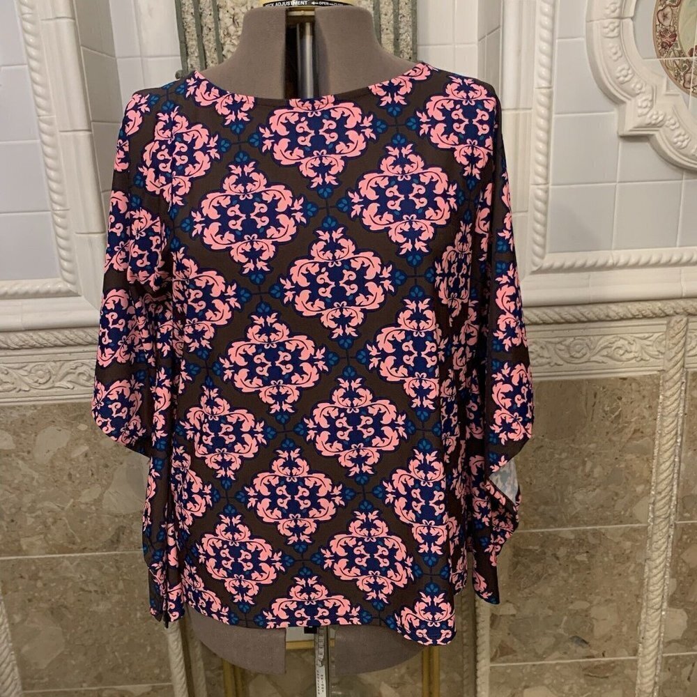 All For Color. Size Medium. Kimono Sleeves. Stretch Nylon Blend. B60